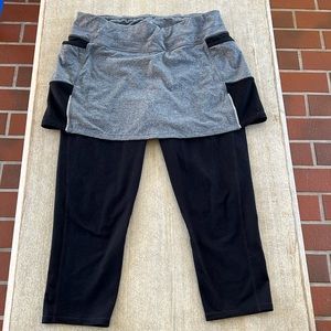 Athleta 2 in 1 leggings with skirt. Awesome pockets. Great condition! Size L
